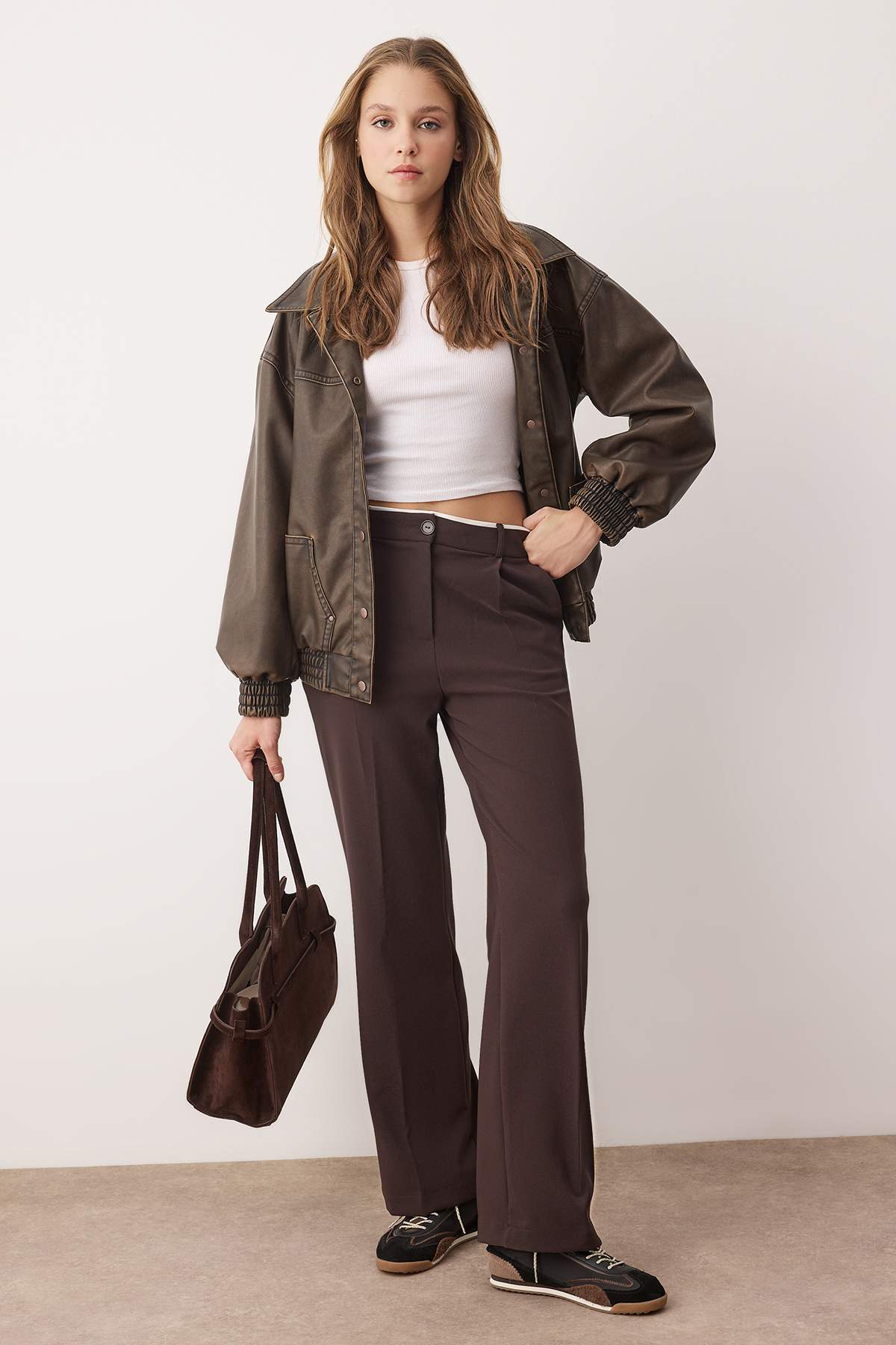 Trendyolmilla Siyah Kemer Detaylı Wide Leg/Geniş Paça Dokuma Pantolon TWOAW24PL00341