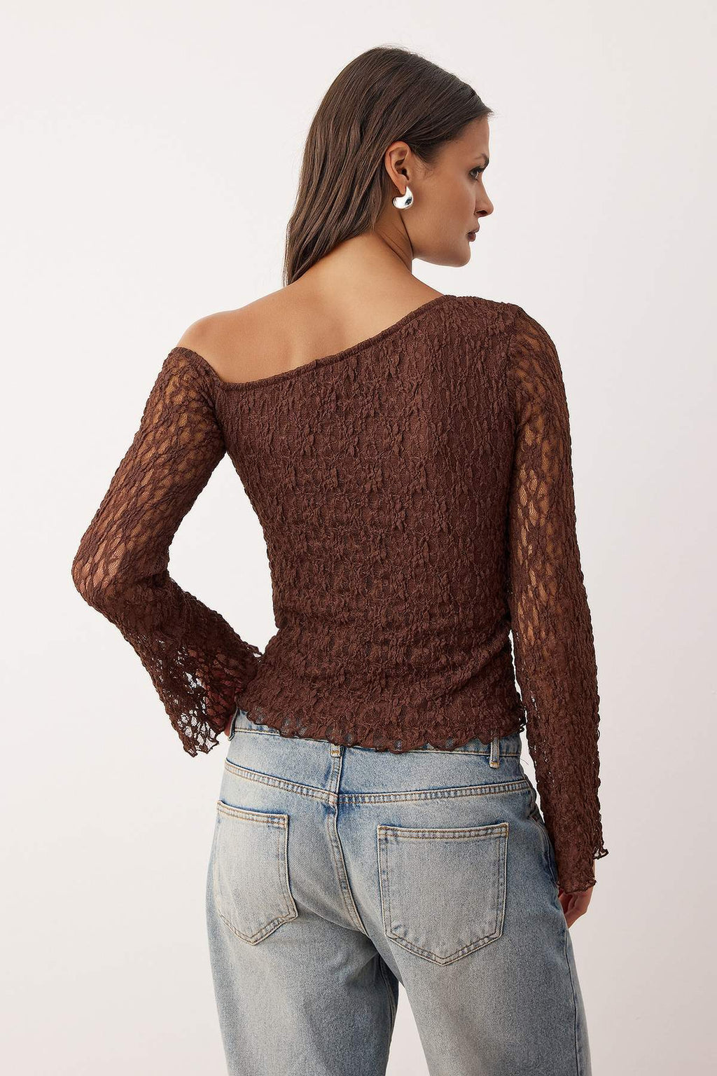 Trendyolmilla Ekru Dantel Asimetrik Yaka Fitted/Vücuda Oturan Örme Bluz TWOAW26BZ00036