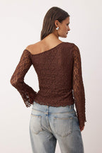Trendyolmilla Ekru Dantel Asimetrik Yaka Fitted/Vücuda Oturan Örme Bluz TWOAW26BZ00036