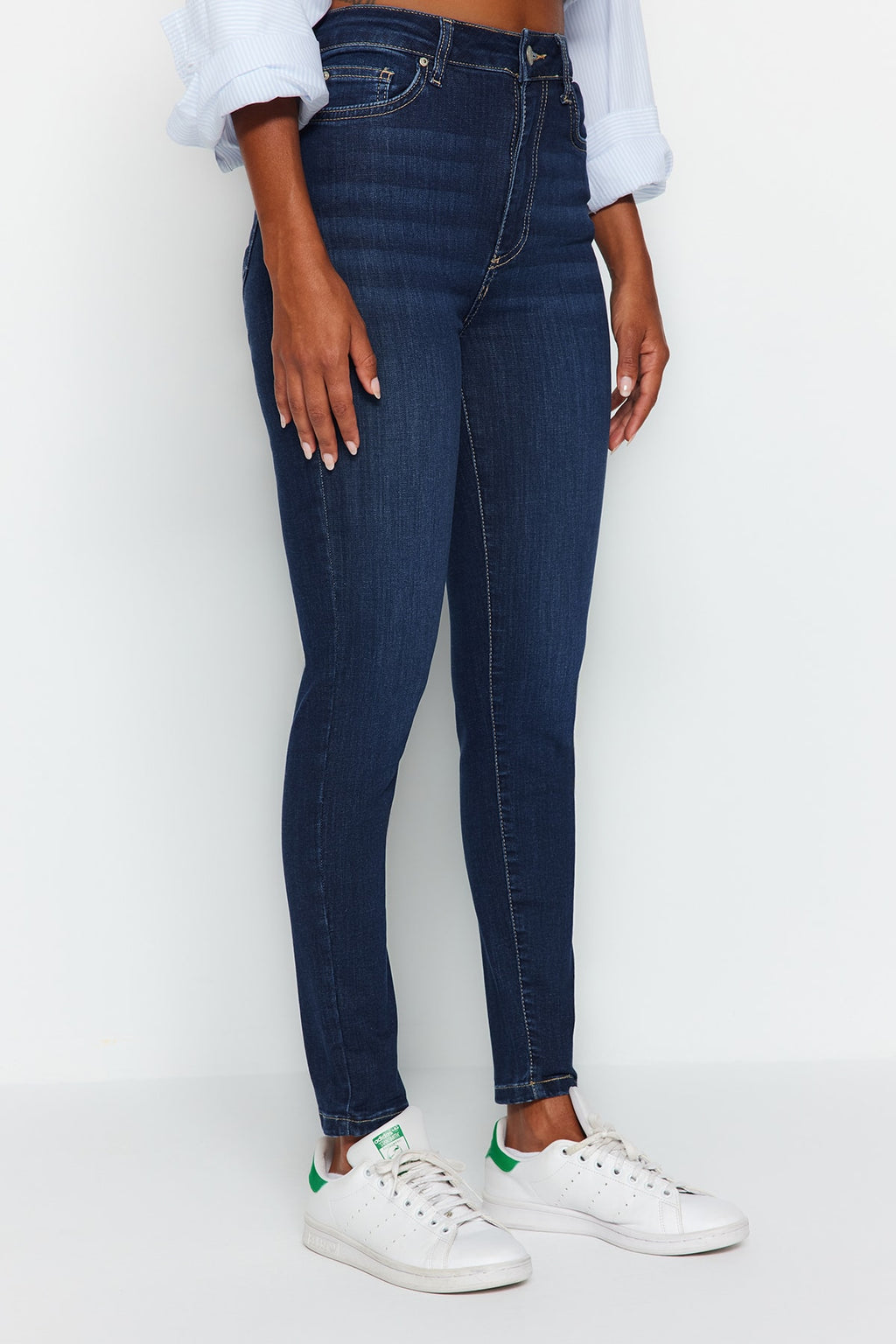 Trendyolmilla Açık Mavi Şekillendiren Etki Yüksek Bel Esnek Skinny Jeans TWOAW24JE00070