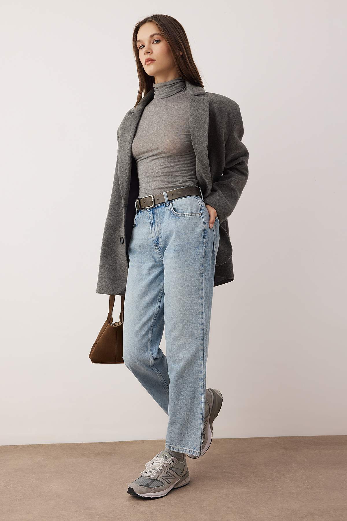 Trendyolmilla Beyaz Yüksek Bel Düz Kesim Straight Jeans TWOSS25JE00106