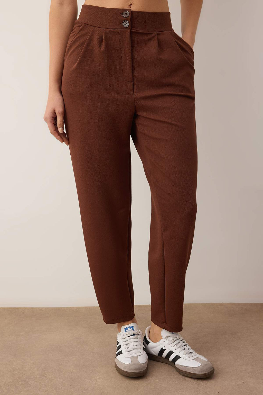 Trendyolmilla Kahverengi Havuç Kalıp Örme Pantolon TWOAW26PL00017