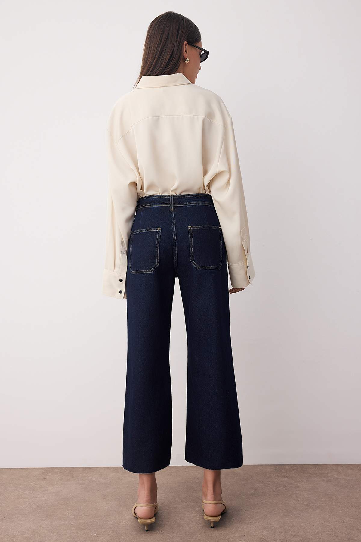 Trendyolmilla Kahverengi Orta Belli ve Beli Detaylı Normal Bel Culotte Jeans TWOAW26JE00045