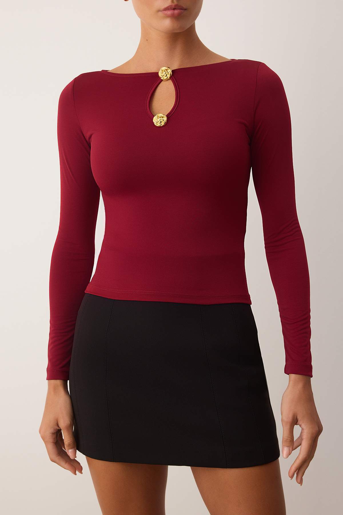 Trendyolmilla Haki Fitted/Vücuda Oturan Aksesuar/Cut out Detaylı Uzun Kollu Esnek Örme Bluz TWOAW26BZ00130