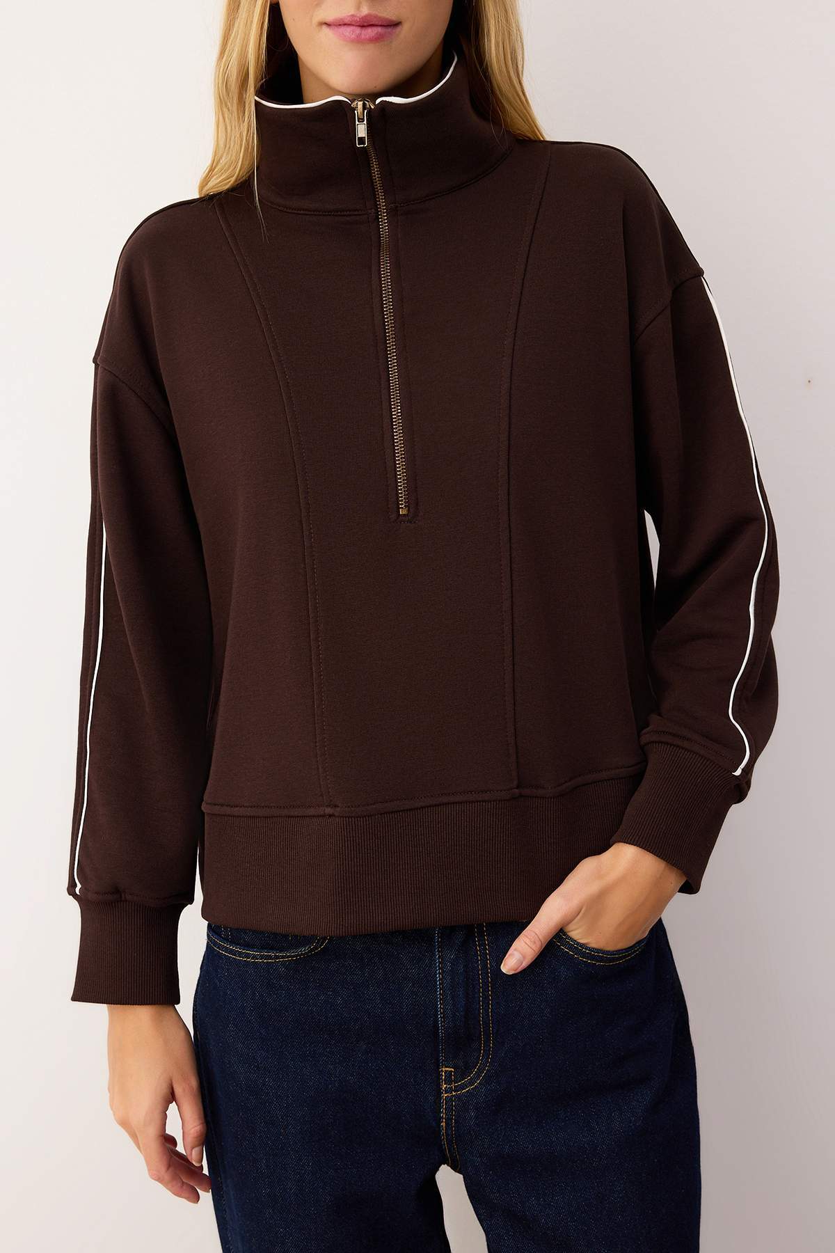 Trendyolmilla Bordo Fermuarlı Polo Yaka Şerit Detaylı Regular/Normal Kesim Örme Sweatshirt TWOAW26SW00034