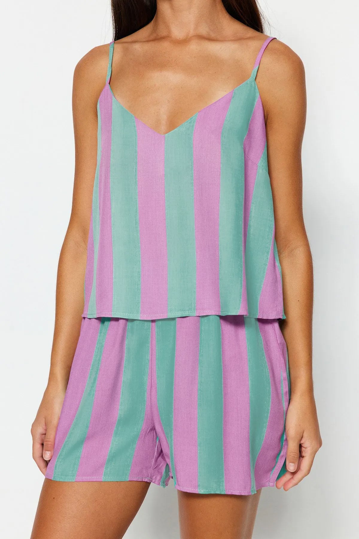 Trendyolmilla Çok Renkli Çizgili İp Askılı Viskon Şortlu Dokuma Pijama Takımı THMSS23PT00225