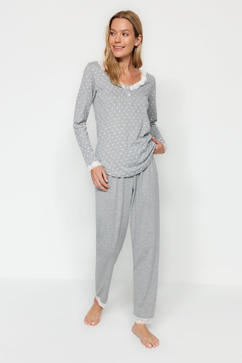 Gri Puantiyeli Dantelli Tshirt-Pantolon Örme Pijama Takımı THMAW24PT00182