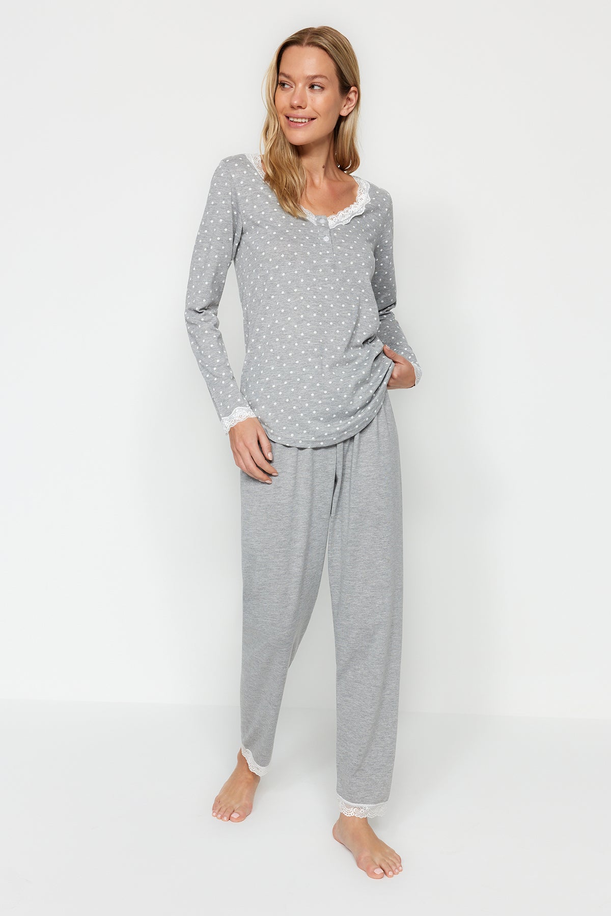 Gri Puantiyeli Dantelli Tshirt-Pantolon Örme Pijama Takımı THMAW24PT00182