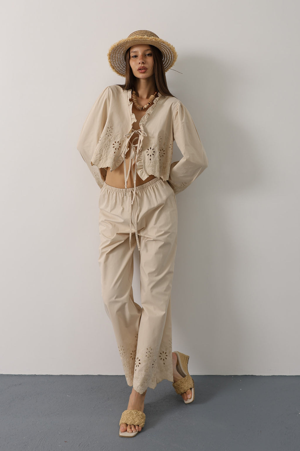 Trendyolmilla Taş %100 Pamuk Poplin Paça Detaylı Pantolon TWOSS25PL00133