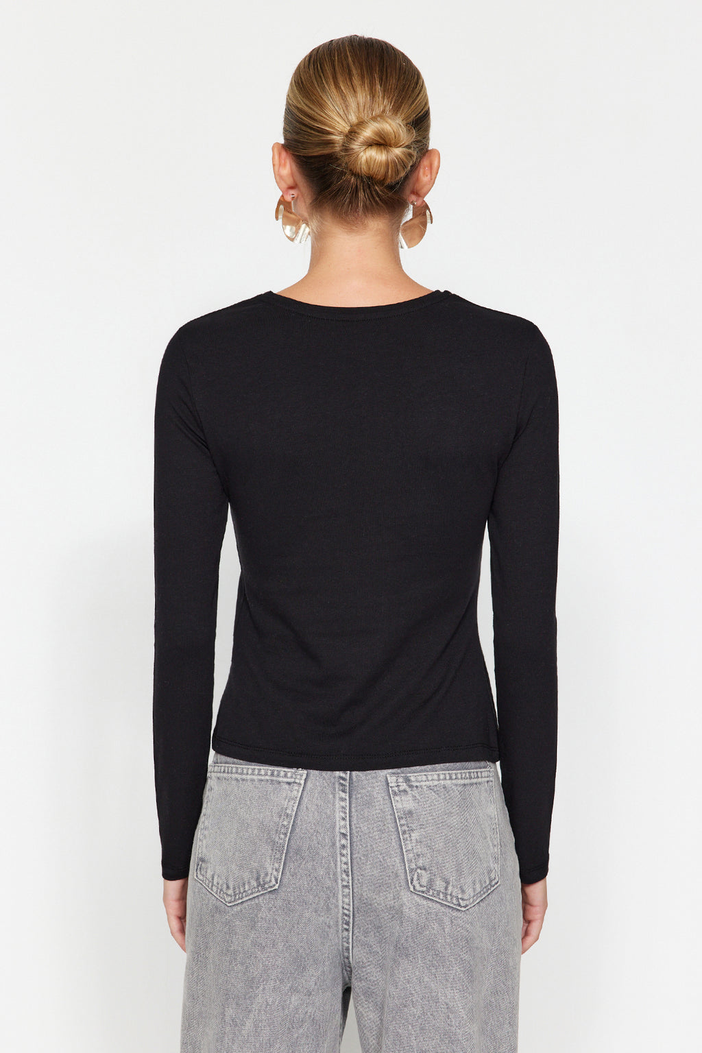 Siyah Tek Yırtmaç Detaylı Pamuklu Büzgülü Bisiklet Yaka Örme Bluz TWOAW24BZ00388