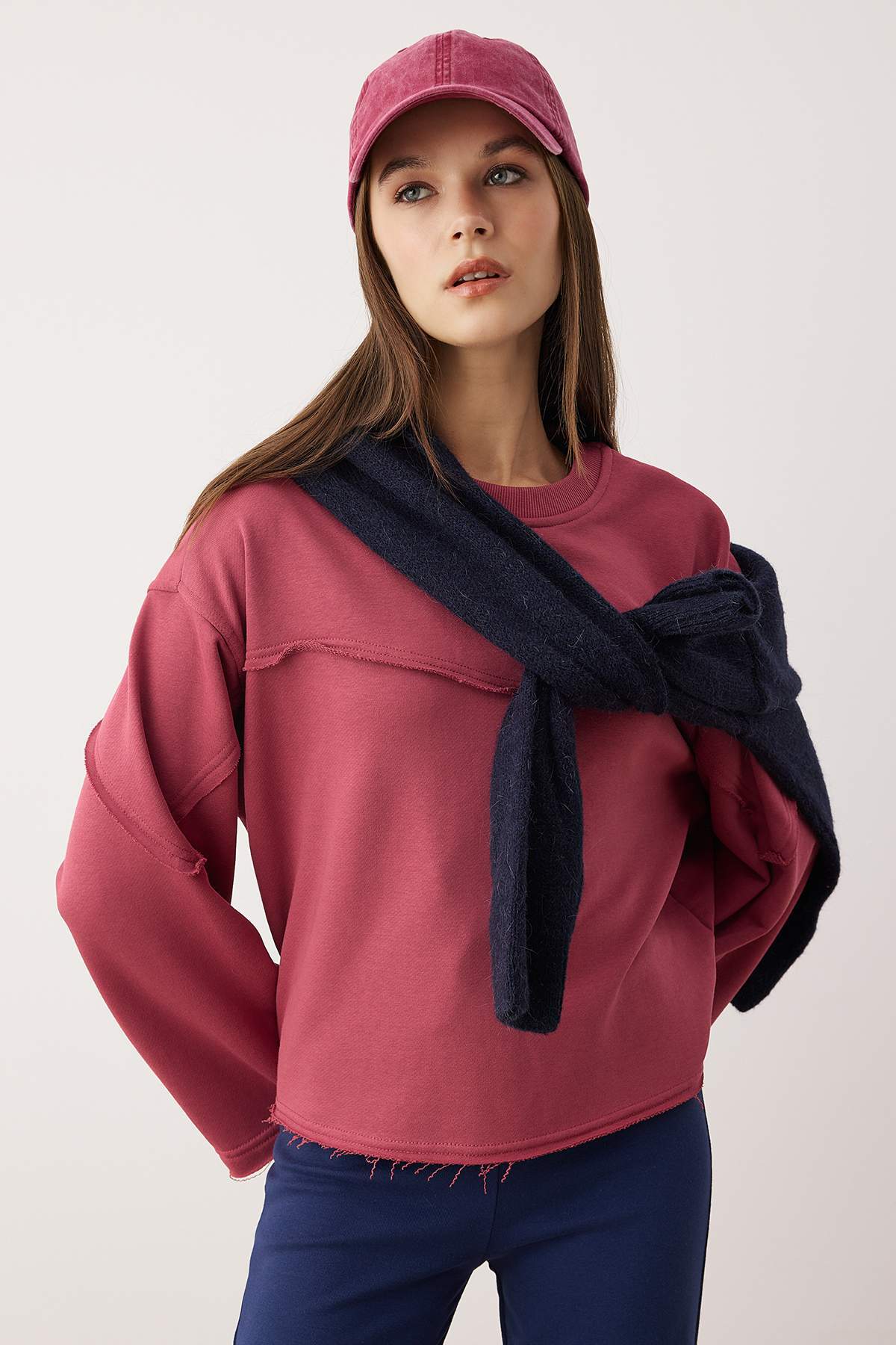 Trendyolmilla Antrasit Kalın Şardonsuz İspanyol Kol Dikiş Detaylı Relaxed Örme Sweatshirt TWOAW26SW00110