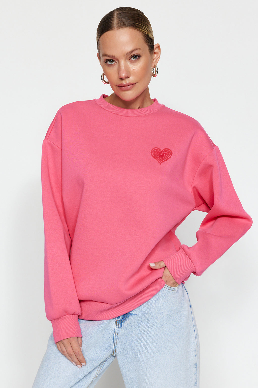 Trendyolmilla Ekru Kalın İçi Polarlı Göğüs ve Sırt Kabartma Baskılı Oversize Örme Sweatshirt TWOAW24SW00226