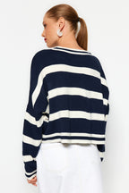 Trendyolmilla Lacivert Crop Çizgili Triko Kazak TWOAW23KZ00205