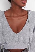 Trendyolmilla Siyah Kalın İçi Polarlı Kapüşonlu V Yaka Rahat Kesim Crop Örme Sweatshirt TWOAW23SW00096