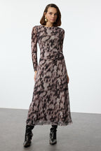 Trendyolmilla Kahverengi Baskılı Büzgü / Drape Maxi Örme Elbise TWOAW25EL00408