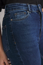 Trendyolmilla Koyu Mavi Yüksek Bel Comfort/Esnek Flare İspanyol Paça Jeans TWOSS25JE00110