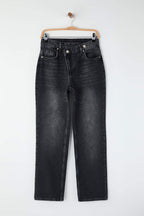 Trendyolmilla Antrasit Yüksek Bel Asimetrik Kapama Bel Detaylı Straight/Düz Kesim/Boru Paça Jeans TWOAW26JE00132