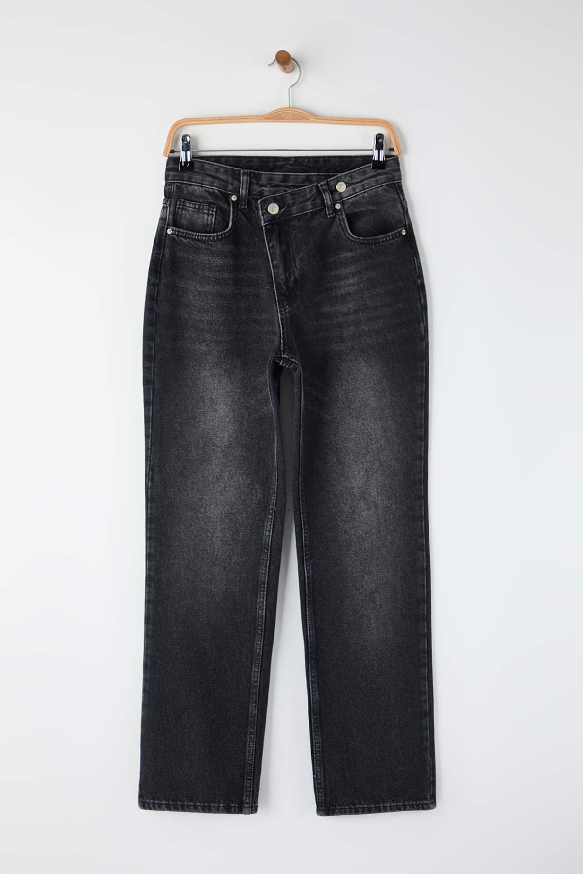 Trendyolmilla Antrasit Yüksek Bel Asimetrik Kapama Bel Detaylı Straight/Düz Kesim/Boru Paça Jeans TWOAW26JE00132