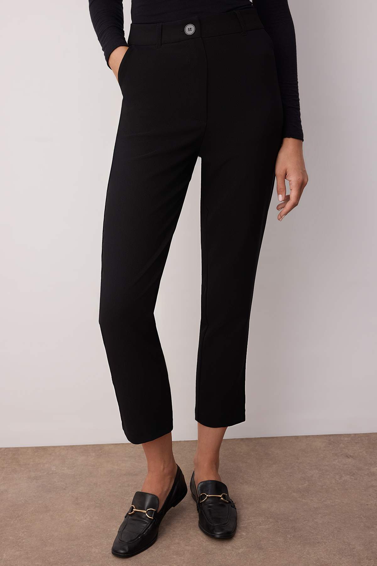 Trendyolmilla Siyah Basic Cigarette Dar Paça Dokuma Kumaş Pantolon TWOSS19ST0038