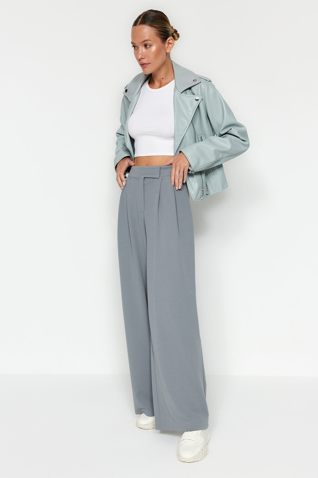 Trendyolmilla Yunus Gri Cırt Cırt Kapamalı Yüksek Bel Pileli Wide Leg/Geniş Kesim Örme Pantolon TWOAW24PL00177