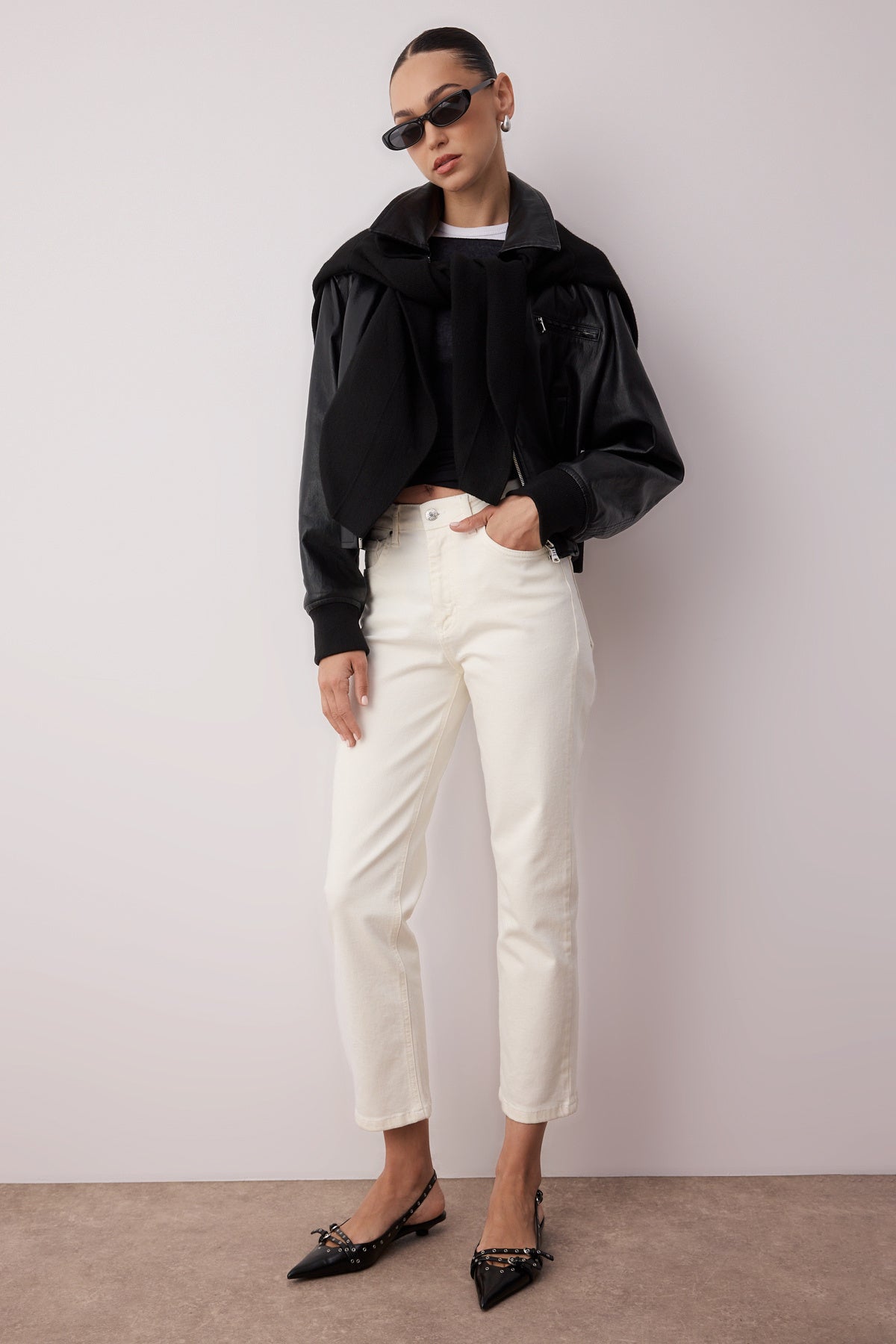 Trendyolmilla Beyaz Yüksek Bel Düz Kesim Comfort/Esnek Straight Jeans TWOSS25JE00099 Main image