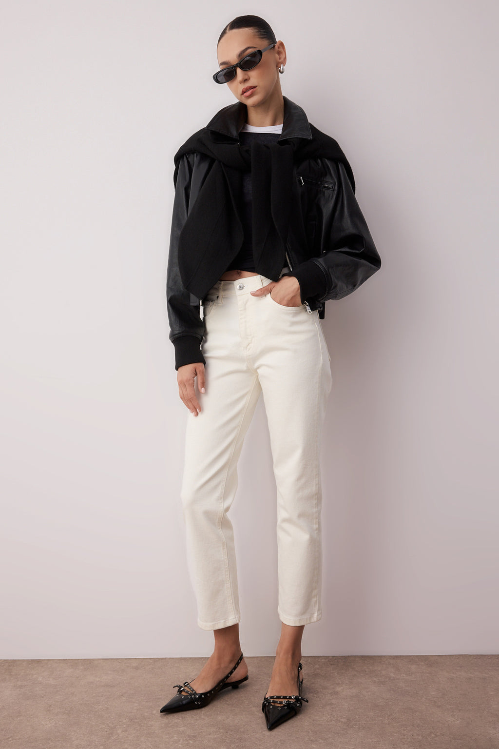 Trendyolmilla Beyaz Yüksek Bel Düz Kesim Comfort/Esnek Straight Jeans TWOSS25JE00099