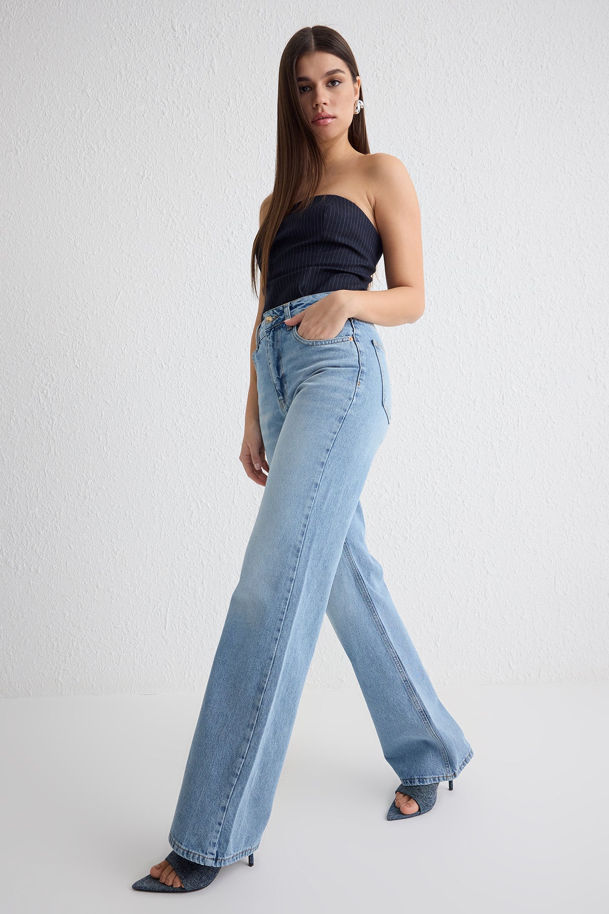 Trendyolmilla Koyu Mavi  Yüksek Bel Wide Leg Jeans TWOSS25JE00132