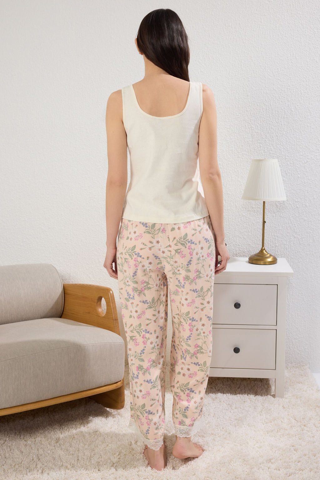 Ekru Çiçekli Dantel Detaylı Viskon Örme Pijama Takımı THMSS25PT00223