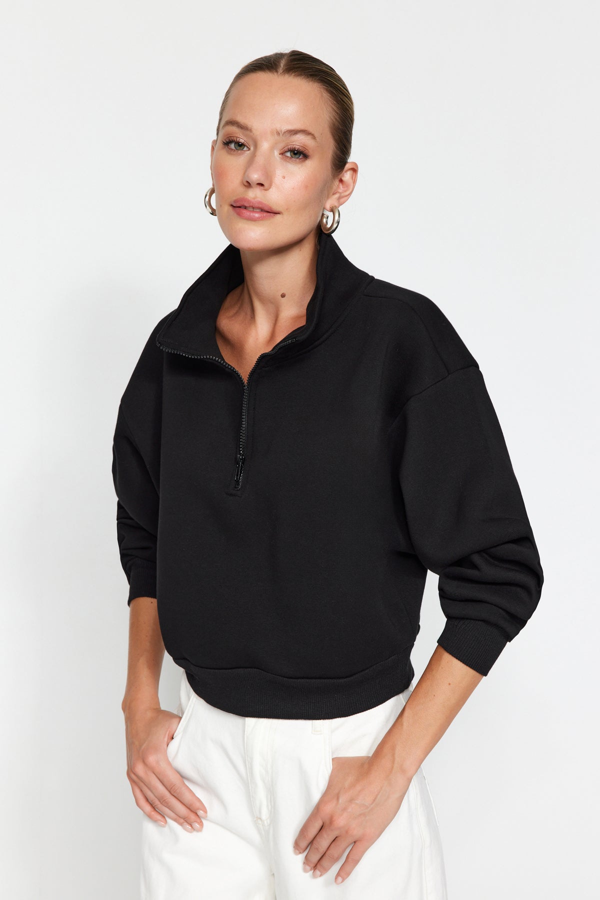 Trendyolmilla Siyah Rahat Kesim Crop Basic Fermuarlı Dik Yaka Kalın İçi Polarlı Örme Sweatshirt TWOAW24SW00221 Secondary image
