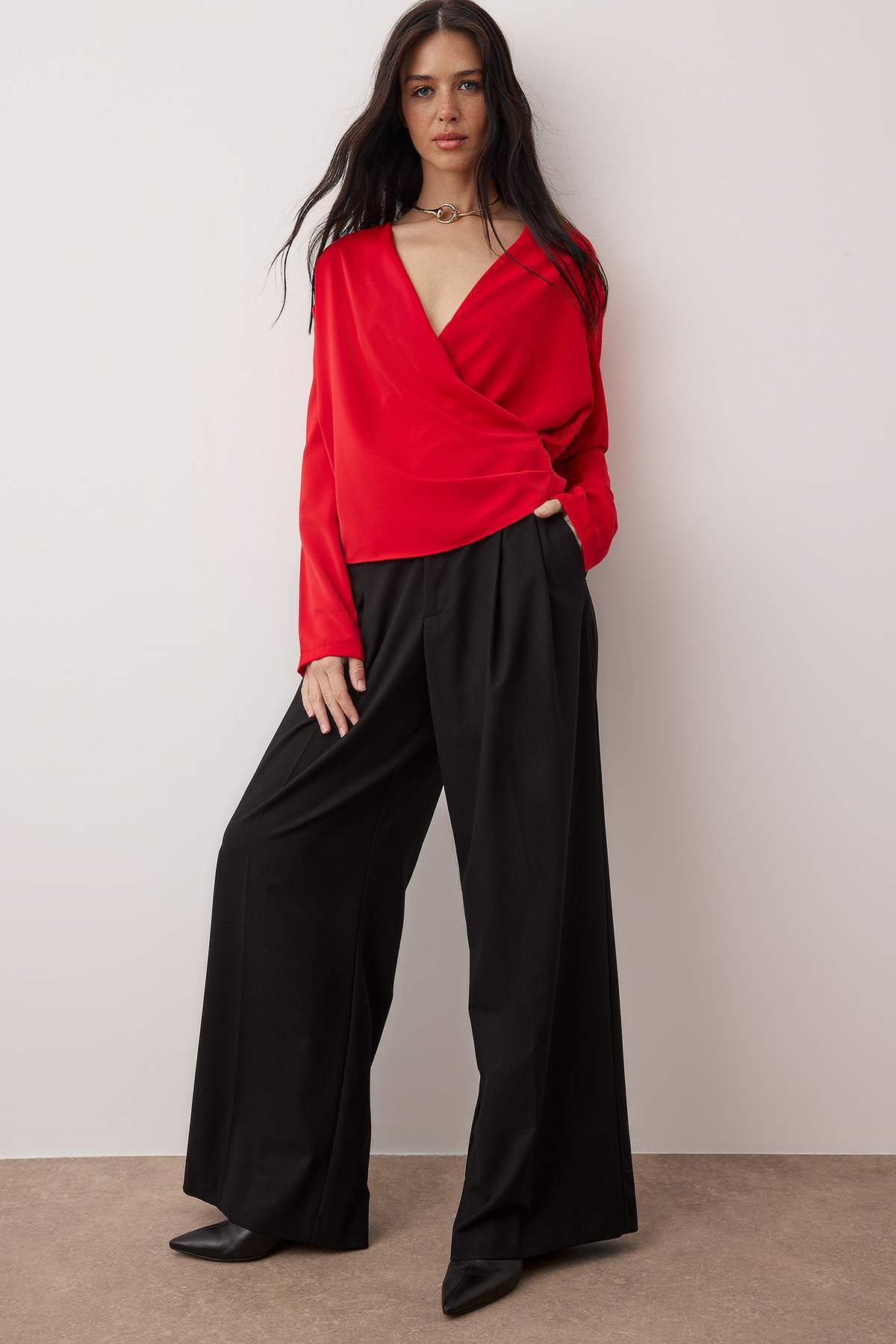Trendyolmilla Siyah Kruvaze Saten Dokuma Bluz TWOAW24BZ00423