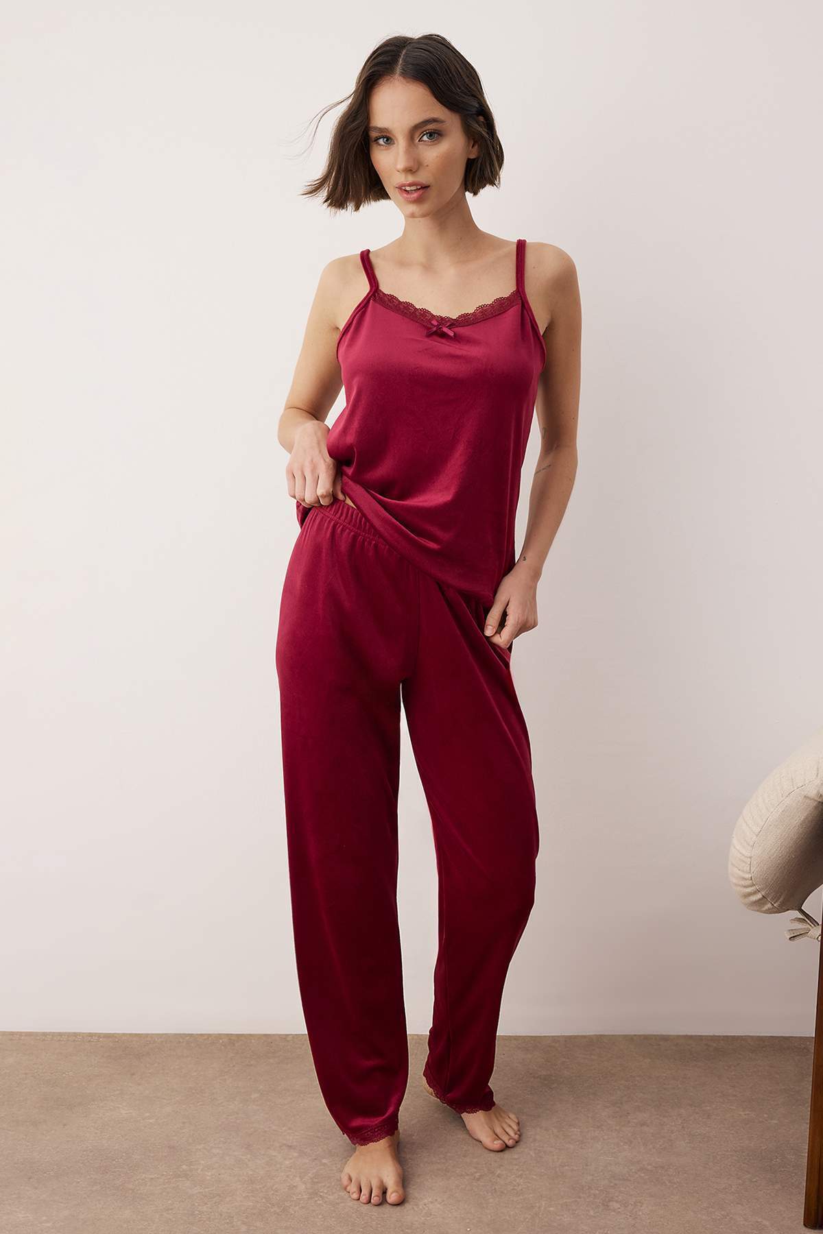 Trendyolmilla Bordo 3'lü Çeyiz Seti Dantel Detaylı Kadife Örme Sabahlık+Pijama Takımı THMAW26PT00191