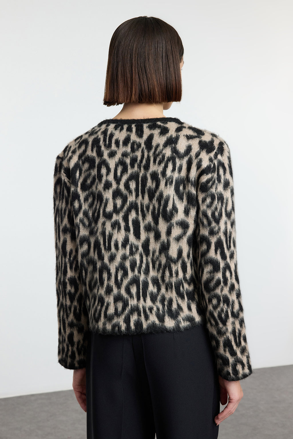 Trendyolmilla Kahverengi Leopar Desenli Triko Hırka TWOAW25HI00378