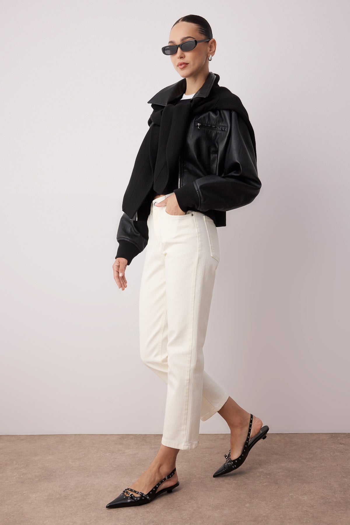 Trendyolmilla Beyaz Yüksek Bel Düz Kesim Comfort/Esnek Straight Jeans TWOSS25JE00099