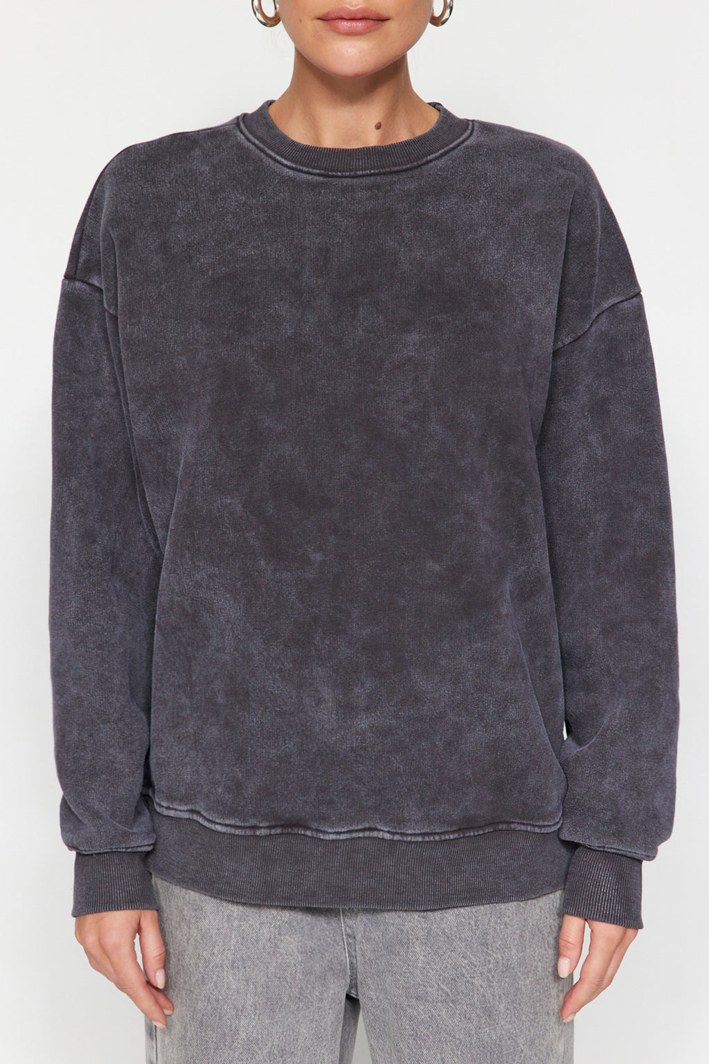 Antrasit Eskitme/Soluk Efektli Kalın İçi Polarlı Oversize/Geniş Kalıp Örme Sweatshirt TWOAW24SW00151