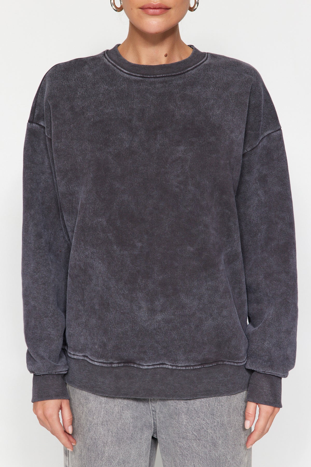 Antrasit Eskitme/Soluk Efektli Kalın İçi Polarlı Oversize/Geniş Kalıp Örme Sweatshirt TWOAW24SW00151