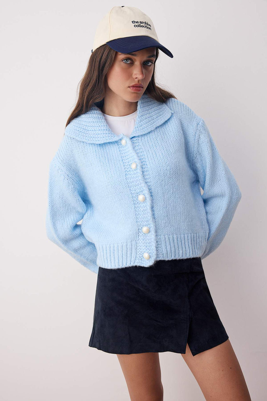 Trendyolmilla Ekru  Oversize/Geniş Kalıp Crop  Triko Hırka TWOAW26HI00179