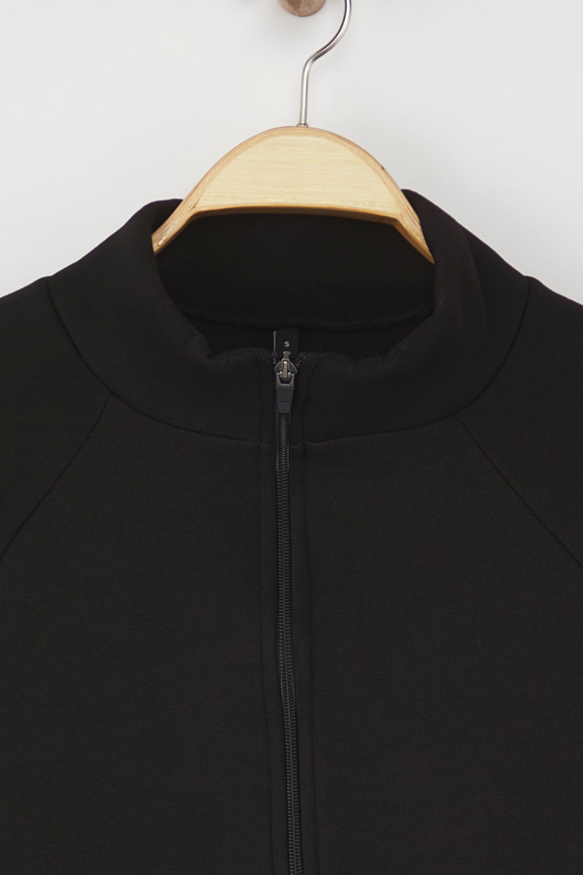 Trendyolmilla Siyah Regular/Normal Kalıp Fermuarlı Dik Yaka Kalın İçi Polarlı Örme Sweatshirt TWOAW26SW00017