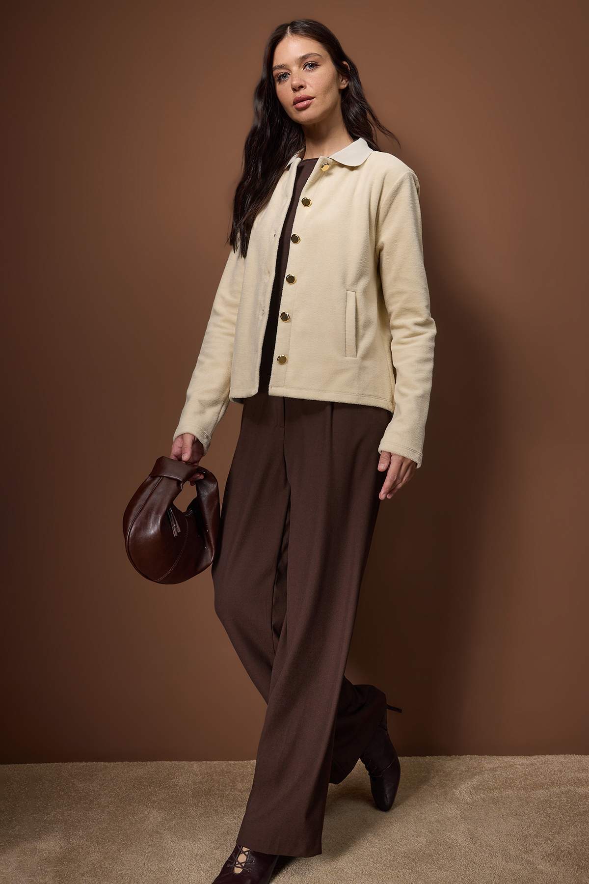 Ekru Triko Yaka Detaylı Cepli Kalın İçi Polarlı Örme Sweatshirt TWOAW26SW00243 Main image