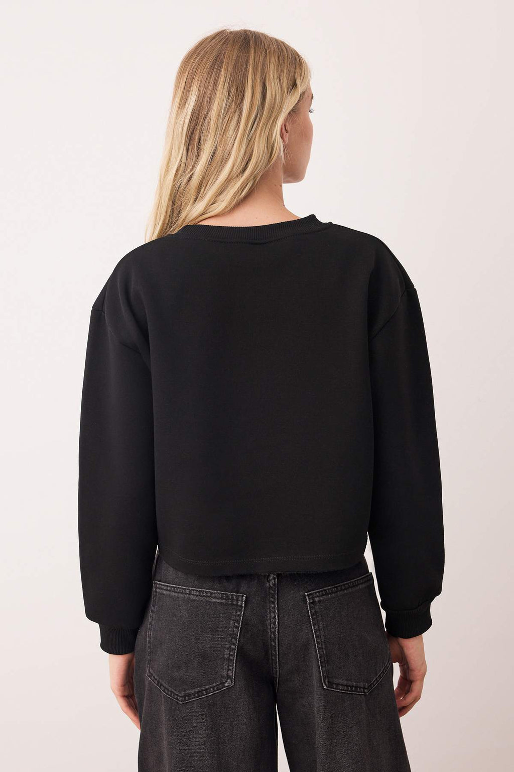 Trendyolmilla Siyah Kalın İçi Polarlı Bisiklet Yaka Crop Örme Sweatshirt TWOAW26SW00093
