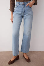 Trendyolmilla Açık Mavi Yüksek Bel Rahat Straight Düz Kesim Boru Paça Jeans TWOAW26JE00063