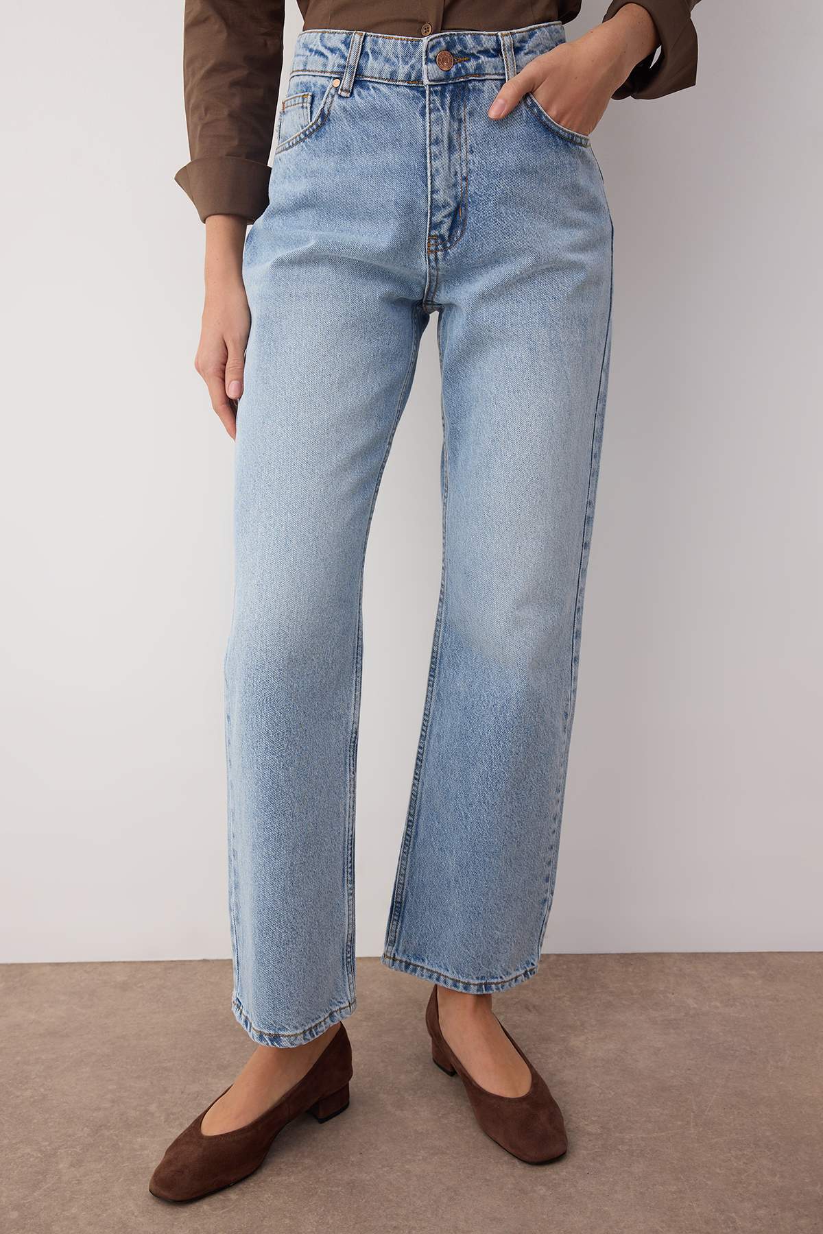 Trendyolmilla Açık Mavi Yüksek Bel Rahat Straight Düz Kesim Boru Paça Jeans TWOAW26JE00063