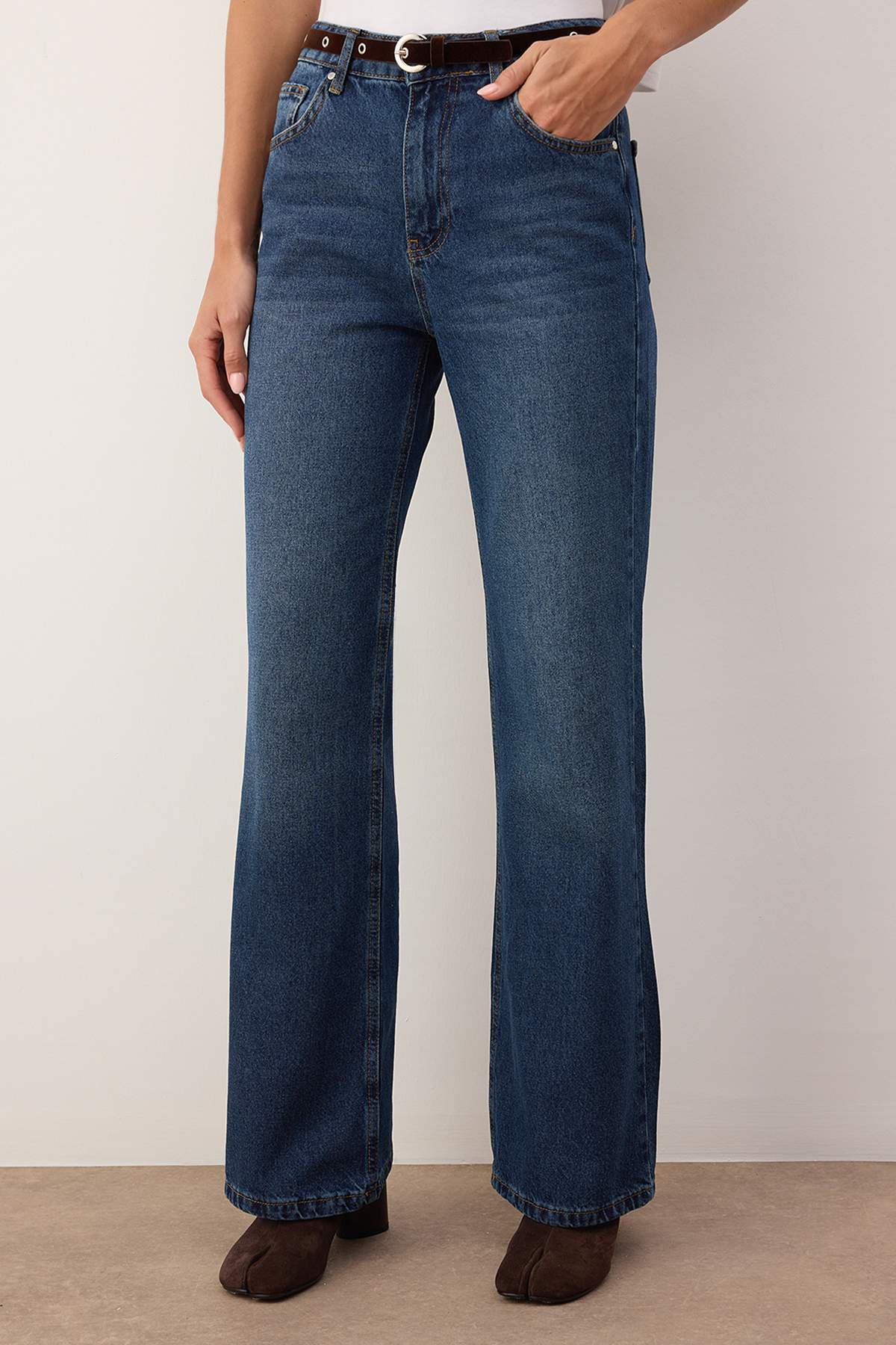 Koyu Mavi Kemerli Yüksek Bel Wide Leg Jeans TWOAW26JE00253