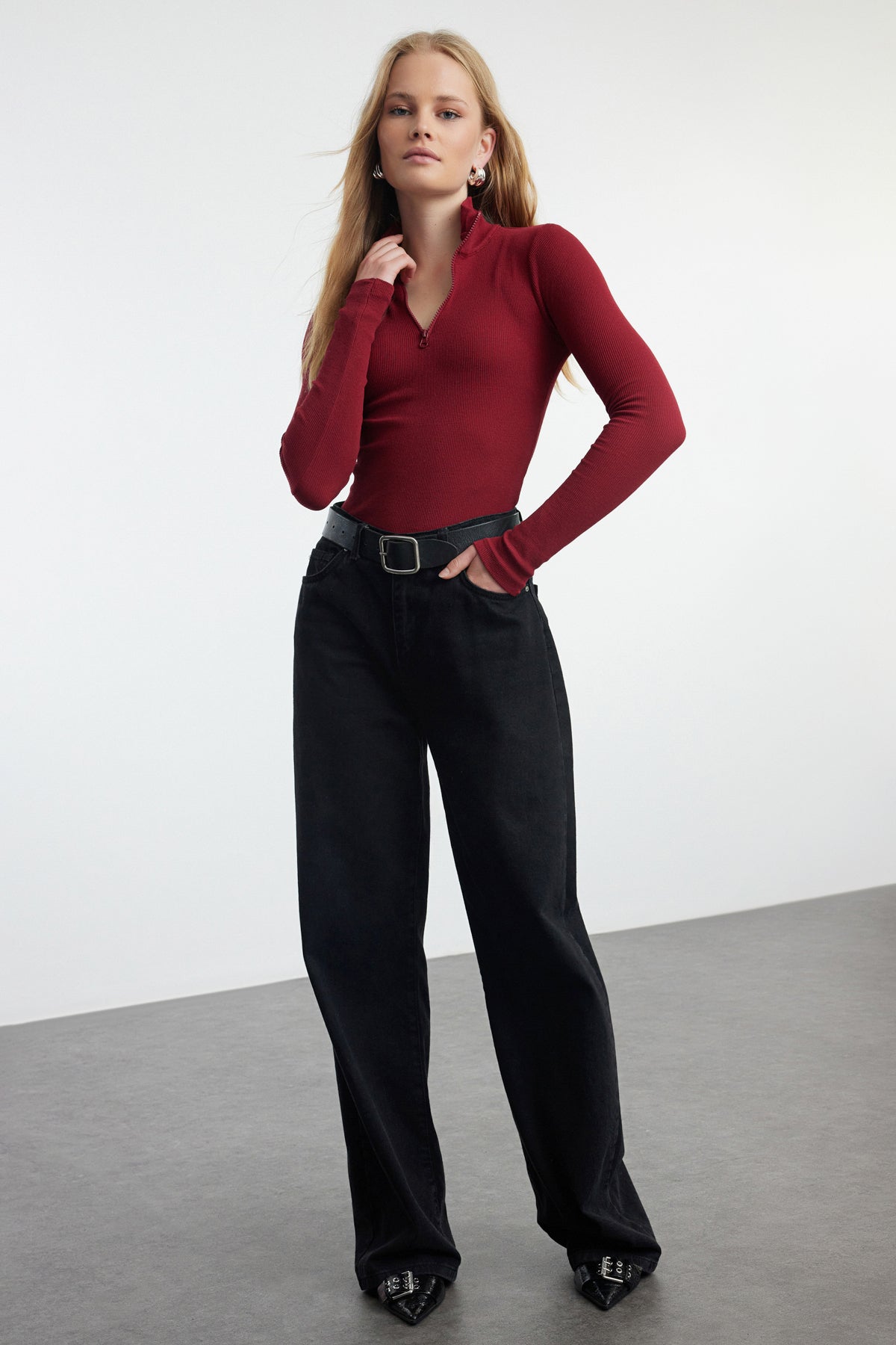 Trendyolmilla Siyah Fitted/vücuda Oturan Fermuarlı Yaka Esnek  Örme Bluz TWOAW25BZ00163