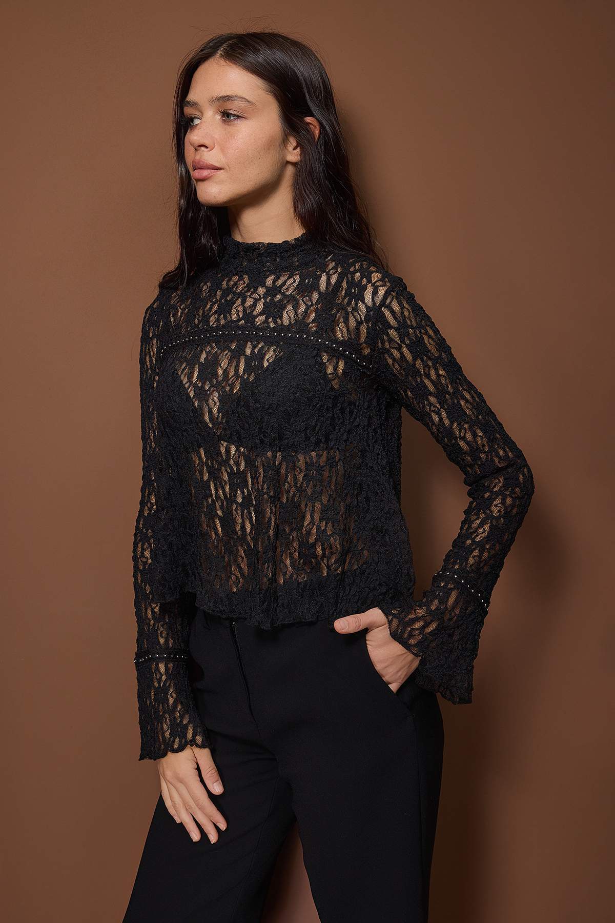 Siyah Şerit Aksesuar Detaylı Regular/Normal Kalıp Dantel Esnek Örme Bluz TWOAW26BZ00333