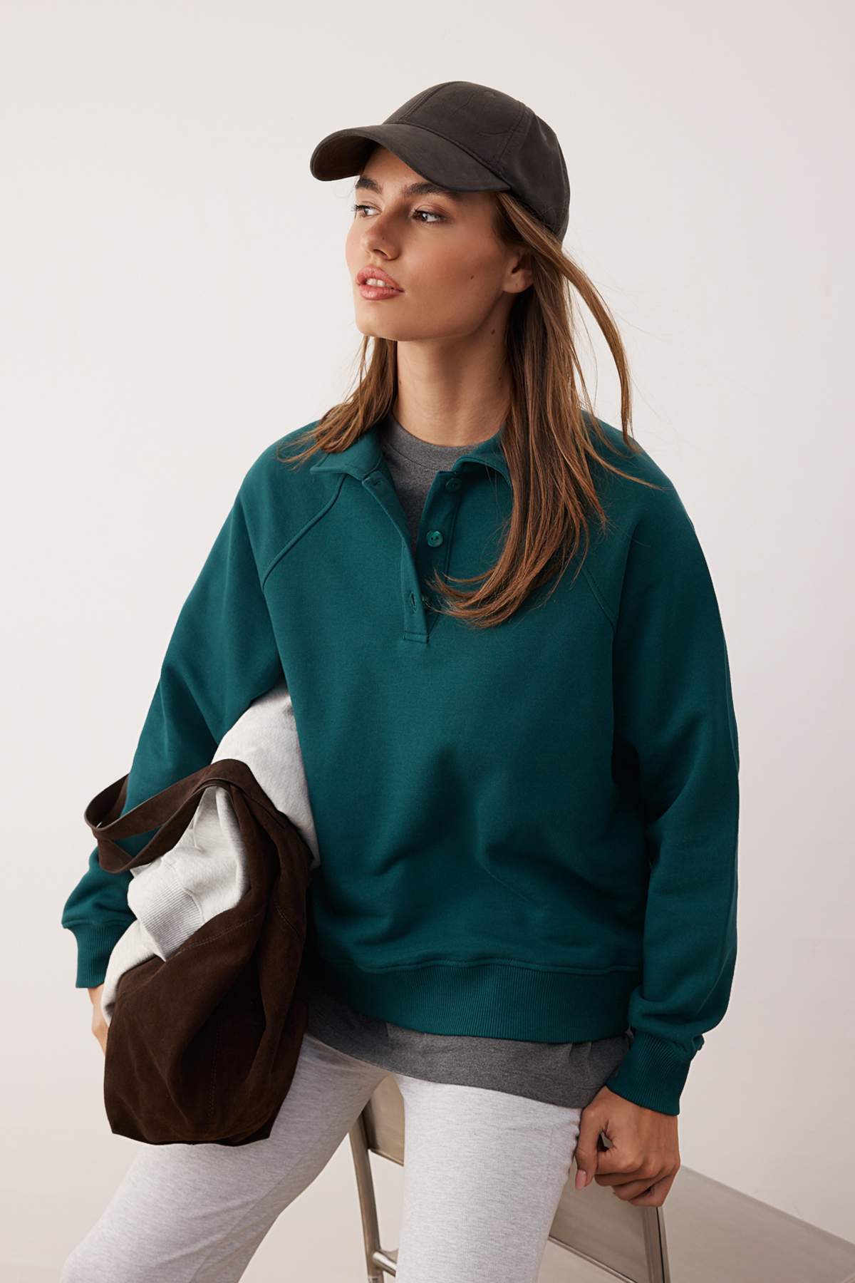 Trendyolmilla Gri Melanj Premium Patlı Regular/Normal Kalıp Kalın İçi Polarlı Örme Sweatshirt TWOAW26SW00208