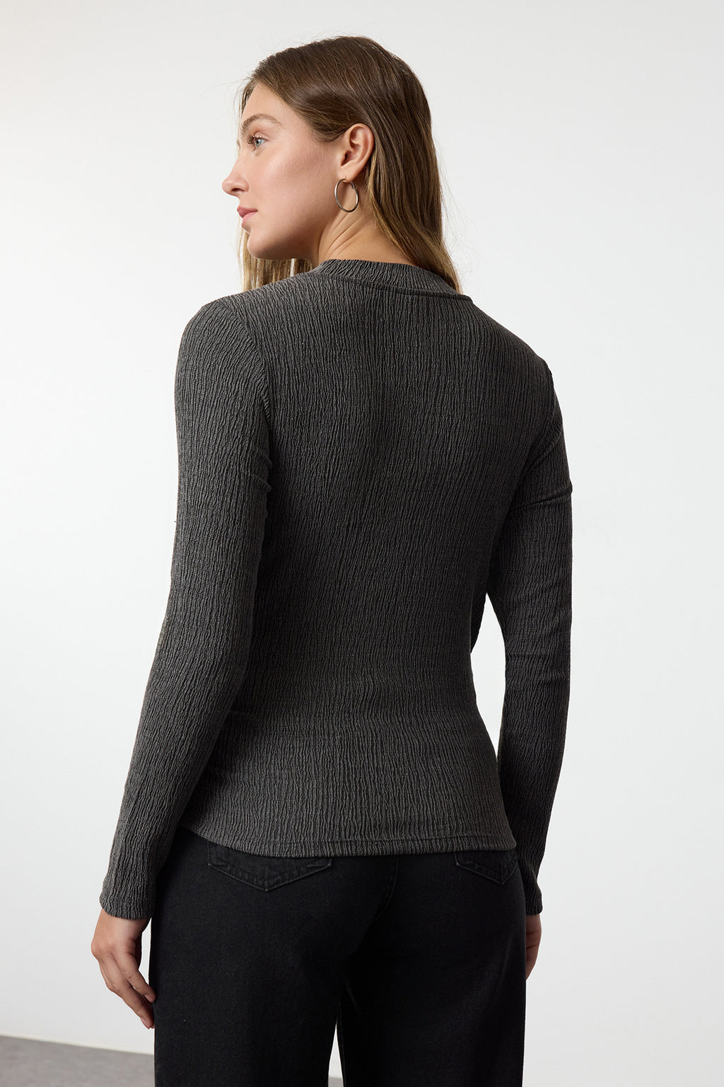 Antrasit Dik Yaka Büzgü/Drape Detaylı Regular/Normal Kalıp Örme Bluz TWOAW25BZ00221
