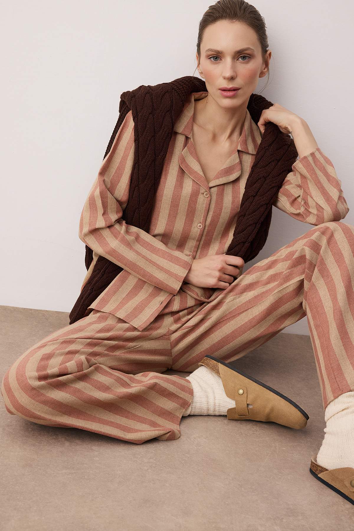 Trendyolmilla Lila-Çok Renkli Pamuklu Kalın/Kışlık Ekoseli Flanel Dokuma Pijama Takımı THMAW26PT00196