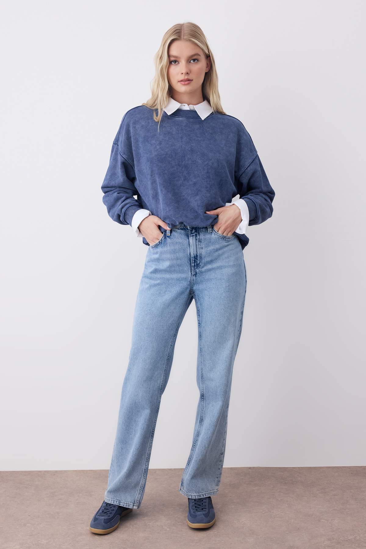 Lacivert Eskitme/Soluk Efektli Oversize/Geniş Kalıp Kalın Örme Sweatshirt TWOAW26SW00066 Secondary image