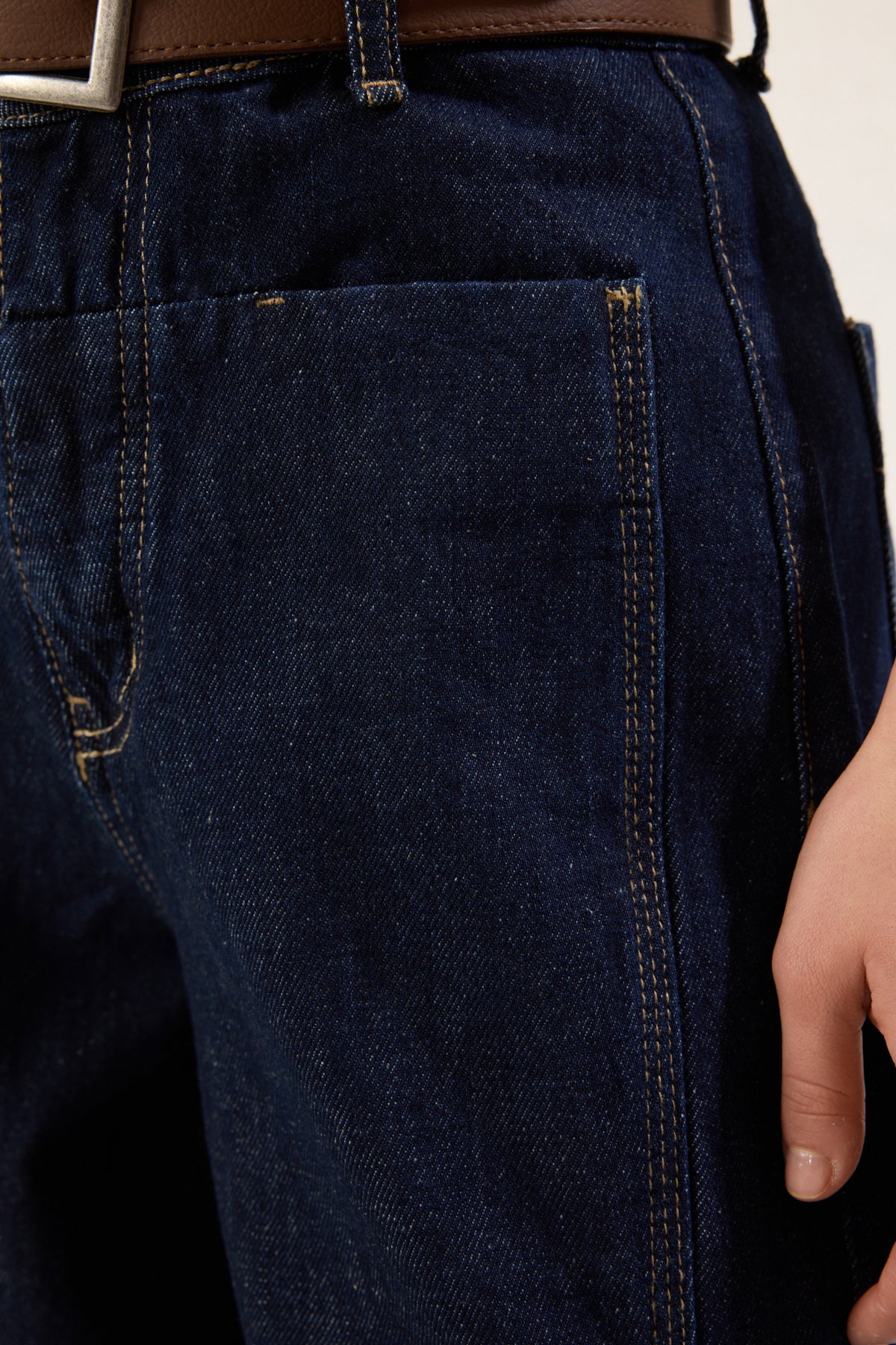 Trendyolmilla Ekru Kahverengi Kemerli Dikiş Detaylı Yüksek Bel Barrel Baggy Jeans TWOSS25JE00182