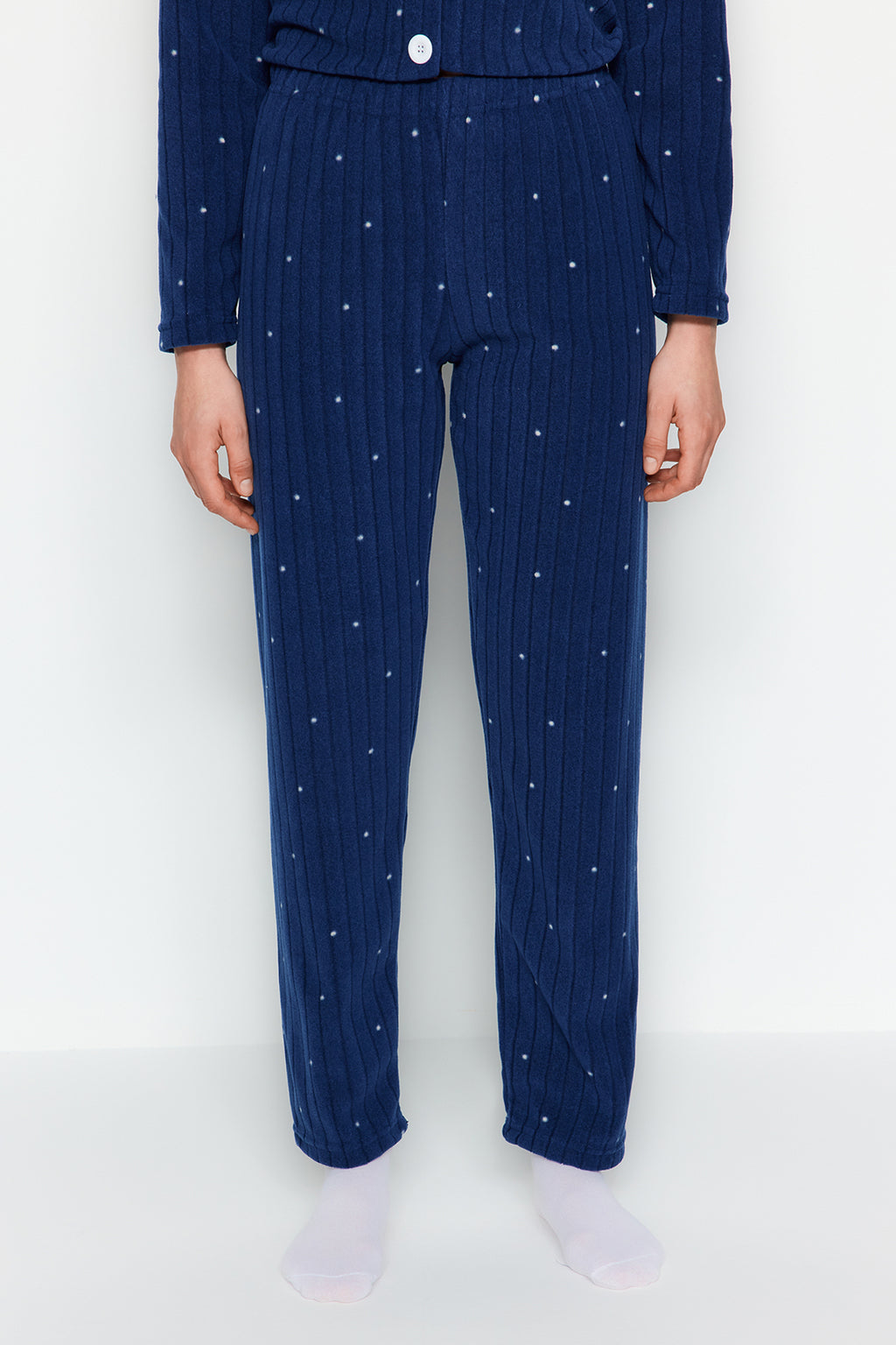 Trendyolmilla Lacivert Puantiyeli Hayvan Baskılı Polar Kışlık Örme Pijama Takımı THMAW24PT00176